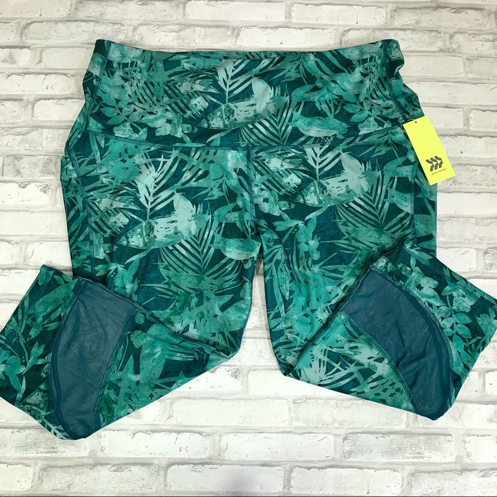 All in Motion Women’s Plus Size Green Contour High-Waisted Capri Leggings